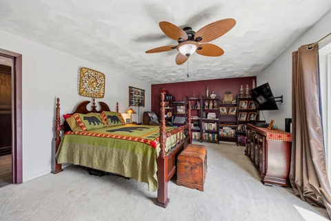 Bedroom with a four-poster bed